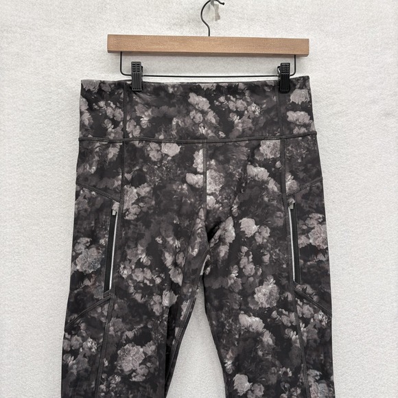 Athleta Rainier Printed Tight Leggings Womens L Black Floral Zip Pockets Ankle - Picture 2 of 12